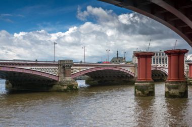 Londra - 15 Haziran 2016: Thames Nehri ve Londra, İngiltere panoramik manzaralı