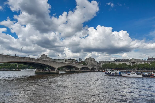 Londres Inglaterra Junio 2016 Waterloo Bridge Thames River Londres Inglaterra —  Fotos de Stock