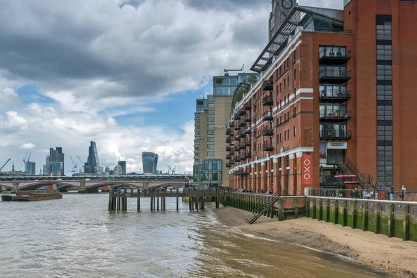 Londra - 15 Haziran 2016: Thames Nehri ve Londra, İngiltere panoramik manzaralı