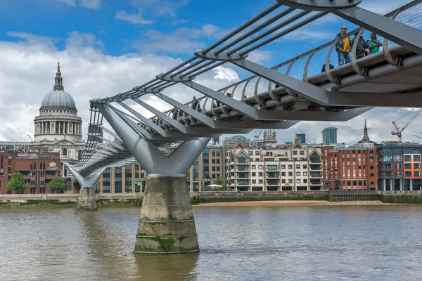 London England June 2016 Paul Cathedral Millennium Bridge London England — Stock Photo, Image