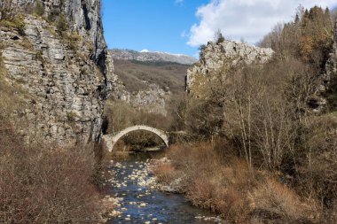 Vikos gorge ve Pindus Dağları, Zagori, Epirus, Yunanistan Kontodimos köprü veya Lazaridis manzara şaşırtıcı