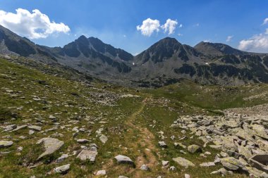 Manzara Begovitsa Nehri Vadisi, diş, Bebek ve Yalovarnika tepeler, Pirin Dağı, Bulgaristan
