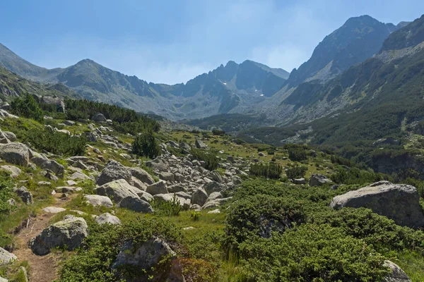 Landschap Van Vallei Van Rivier Van Begovitsa Yalovarnika Tand Pieken — Stockfoto