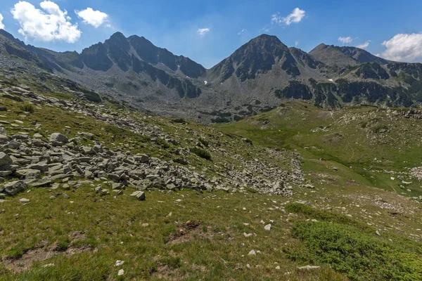 Krajina Údolí Řeky Begovitsa Zub Panenky Yalovarnika Vrcholy Pohoří Pirin — Stock fotografie