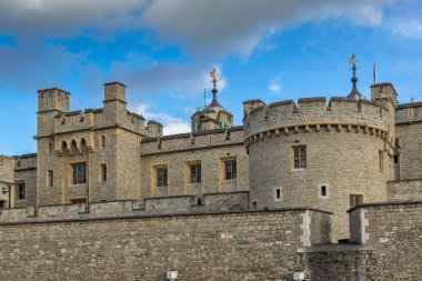 Londra, İngiltere - 15 Haziran 2016: Gün batımı görünümü tarihi Tower, Londra, İngiltere, İngiltere