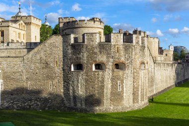 Londra, İngiltere - 15 Haziran 2016: Gün batımı görünümü tarihi Tower, Londra, İngiltere, İngiltere
