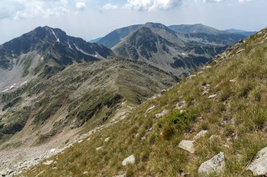 Muhteşem manzara Yalovarnika tepe, Pirin Dağı, Bulgaristan