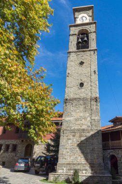 Metsovo, Epirus, Yunanistan - 19 Ekim 2013: Sonbahar görünümü Ortodoks Kilisesi Metsovo Köyü, Epirus bölgesi, Yunanistan