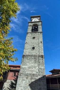 Metsovo, Epirus, Yunanistan - 19 Ekim 2013: Sonbahar görünümü Ortodoks Kilisesi Metsovo Köyü, Epirus bölgesi, Yunanistan
