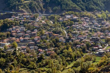 Metsovo, Epirus, Yunanistan - 19 Ekim 2013: Anilio Köyü yakınındaki Yanya şehir, Epirus bölgesi, Yunanistan sonbahar manzarası