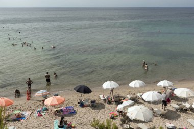 Chalkidiki, orta Makedonya, Yunanistan - 25 Ağustos 2014: Metamorfosi Beach Sithonia Yarımadası, Chalkidiki, orta Makedonya, Yunanistan, panoramik görünümü