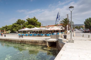 Chalkidiki, orta Makedonya, Yunanistan - 25 Ağustos 2014: Nikiti Beach Sithonia Yarımadası, Chalkidiki, orta Makedonya, Yunanistan, panoramik görünüm