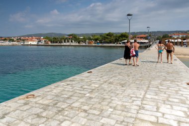 Chalkidiki, orta Makedonya, Yunanistan - 25 Ağustos 2014: Nikiti Beach Sithonia Yarımadası, Chalkidiki, orta Makedonya, Yunanistan, panoramik görünüm