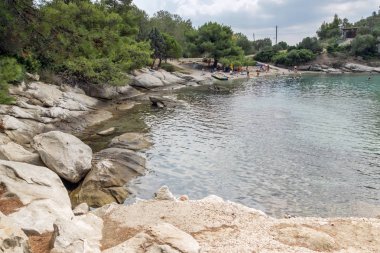 Chalkidiki, orta Makedonya, Yunanistan - 25 Ağustos 2014: Deniz manzarası Spathies beach adlı Sithonia Yarımadası, Chalkidiki, orta Makedonya, Yunanistan