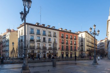 Madrid, İspanya - 22 Ocak 2018: Sunrise görünümü Plaza de Isabel II şehir Madrid, İspanya