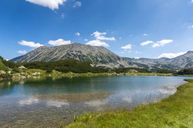 Muratovo Gölü ve Todorka tepe, Pirin Dağı, Bulgaristan ile muhteşem manzara