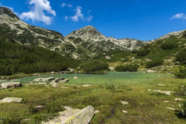 Amazing Landscape Dengan Gunung River Dan Hvoynati Peaks Pirin Mountain — Stok Foto