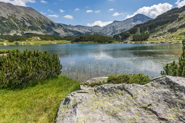 Amazing Landscape Dengan Danau Muratovo Dan Puncak Banderishki Chukar Pirin — Stok Foto