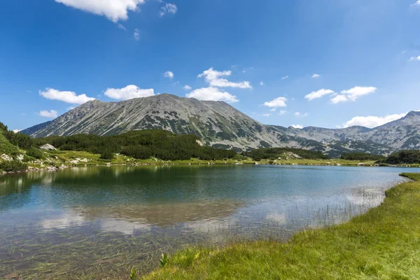 Amazing Landscape Dengan Danau Muratovo Dan Puncak Todorka Pirin Mountain — Stok Foto