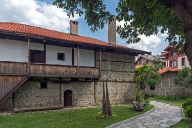 Bansko, Bulgaristan - 13 Ağustos 2013: Şehir, Bansko, Blagoevgrad bölge, Bulgaristan otantik on dokuzuncu yüzyıl evlerde