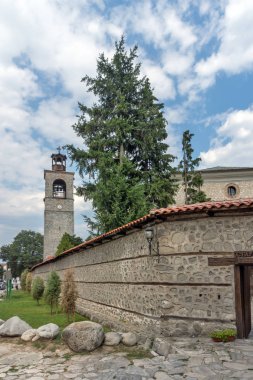 Bansko, Bulgaristan - 13 Ağustos 2013: Yukarı Cuma bölge, Bulgaristan Bansko şehir Holy Trinity Kilisesi