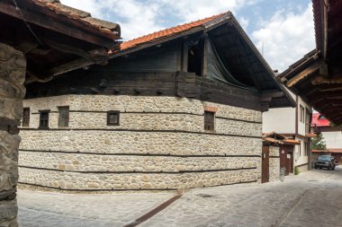 Bansko, Bulgaristan - 13 Ağustos 2013: Şehir, Bansko, Blagoevgrad bölge, Bulgaristan otantik on dokuzuncu yüzyıl evlerde