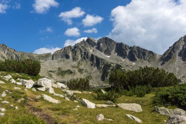 Muhteşem manzara Yalovarnika tepe, Pirin Dağı, Bulgaristan