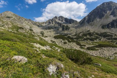 Manzara Begovitsa Nehri Vadisi, diş, Bebek ve Yalovarnika tepeler, Pirin Dağı, Bulgaristan