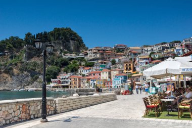 Parga, Yunanistan - 17 Temmuz 2014: yaz görünümü Parga şehir, Epirus, Yunanistan'ın şaşırtıcı