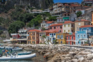 Parga, Yunanistan - 17 Temmuz 2014: yaz görünümü Parga şehir, Epirus, Yunanistan'ın şaşırtıcı