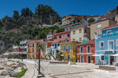 Parga, Yunanistan - 17 Temmuz 2014: yaz görünümü Parga şehir, Epirus, Yunanistan'ın şaşırtıcı