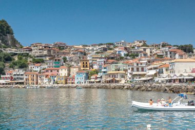 Parga, Yunanistan - 17 Temmuz 2014: yaz görünümü Parga şehir, Epirus, Yunanistan'ın şaşırtıcı