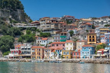 Parga, Yunanistan - 17 Temmuz 2014: yaz görünümü Parga şehir, Epirus, Yunanistan'ın şaşırtıcı