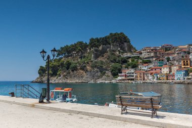 Parga, Yunanistan - 17 Temmuz 2014: yaz görünümü Parga şehir, Epirus, Yunanistan'ın şaşırtıcı