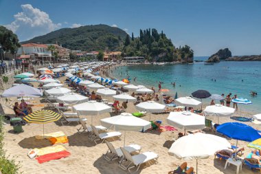 Parga, Yunanistan - 17 Temmuz 2014: yaz görünümü Parga şehir, Epirus, Yunanistan'ın şaşırtıcı