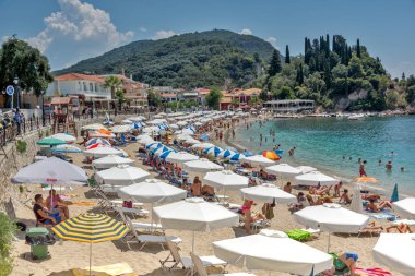 Parga, Yunanistan - 17 Temmuz 2014: yaz görünümü Parga şehir, Epirus, Yunanistan'ın şaşırtıcı