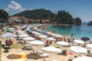 Parga, Yunanistan - 17 Temmuz 2014: yaz görünümü Parga şehir, Epirus, Yunanistan'ın şaşırtıcı