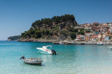 Parga, Yunanistan - 17 Temmuz 2014: yaz görünümü Parga şehir, Epirus, Yunanistan'ın şaşırtıcı