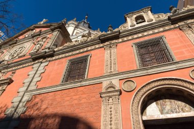 Madrid, İspanya - 22 Ocak 2018: Kilise Calatravas Alcala Street City, Madrid, İspanya