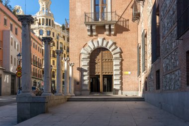 Madrid, İspanya - 22 Ocak 2018: Yedi bacalar şehir Madrid, İspanya, House