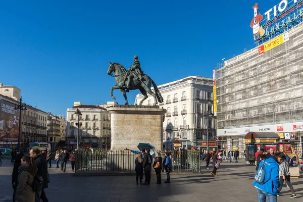 Madrid Espanha Janeiro 2018 Estátua Equestre Carlos Iii Puerta Del — Fotografia de Stock