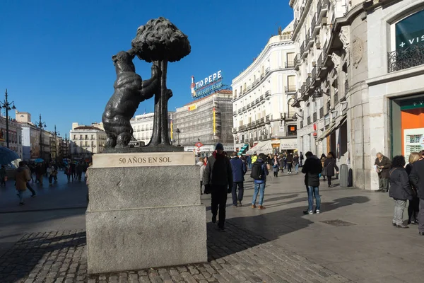 Madrid Spanien Januar 2018 Statue Bjørnen Jordbærtræet Puerta Del Sol - Stock-foto