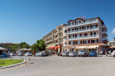 Lefkada Town, Yunanistan 17 Temmuz 2014: Ev ve sokak Lefkada kentindeki Ionian Islands, Yunanistan