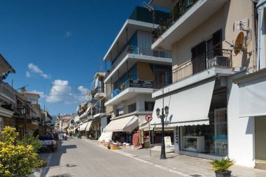 Lefkada Town, Yunanistan 17 Temmuz 2014: Ev ve sokak Lefkada kentindeki Ionian Islands, Yunanistan