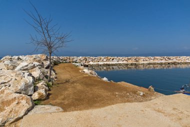 Taşöz, Yunanistan - 5 Nisan 2016: Bağlantı noktası, Skala Sotiros, Thassos Adası, Doğu Makedonya ve Trakya, Yunanistan  