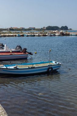 Taşöz, Yunanistan - 5 Nisan 2016: Bağlantı noktası, Skala Rachoniou, Thassos Adası, Doğu Makedonya ve Trakya, Yunanistan  