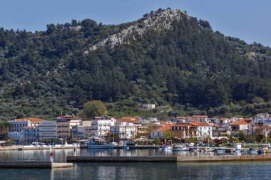 Thassos, Yunanistan - 5 Nisan 2016: Thassos şehri, Doğu Makedonya ve Trakya Yunanistan panoramik manzaralı 