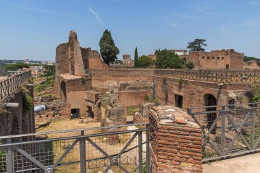 Rome, İtalya - 24 Haziran 2017: Panoramik harabelerini Palatine Tepesi City Roma, İtalya