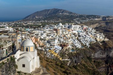 Santorini, Yunanistan - 5 Mayıs 2013: Panoramik Santorini Adası, Thira, Kiklad Adaları, Yunanistan