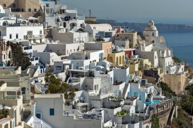 Santorini, Yunanistan - 4 Mayıs 2013: Panoramik Santorini Adası, Thira, Kiklad Adaları, Yunanistan